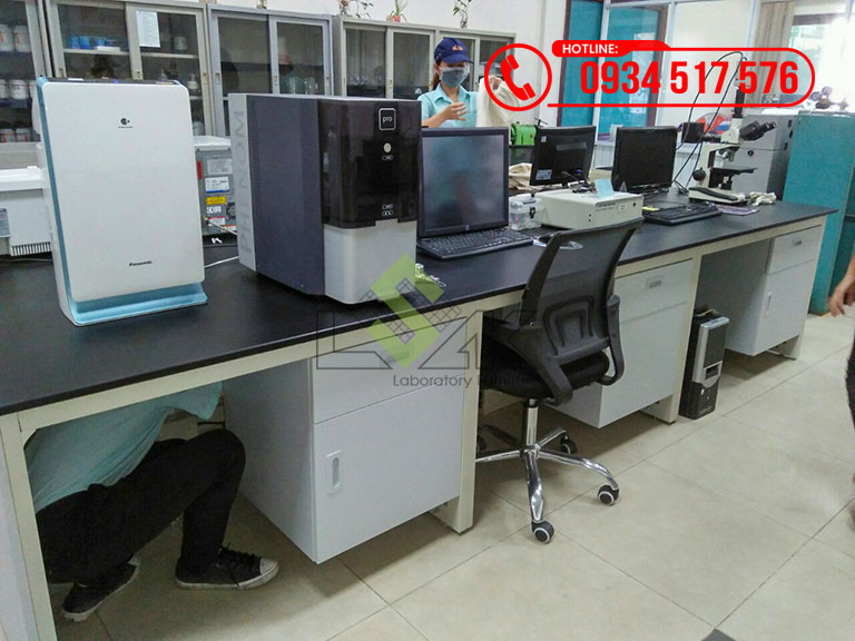 Bàn đặt máy thí nghiệm nội thất phòng thí nghiệm Công Ty TNHH Le Long Việt Nam