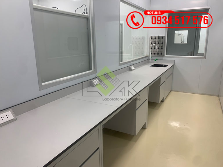 Bàn thí nghiệm áp tường có chậu rửa khung thép sơn tĩnh điện