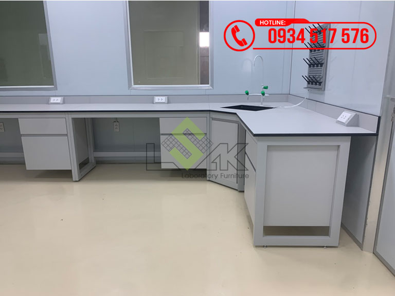 Bàn thí nghiệm áp tường chữ l khung thép sơn tĩnh điện