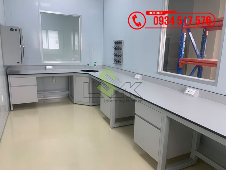 Bàn thí nghiệm áp tường chữ la có bồn rửa phòng thí nghiệm