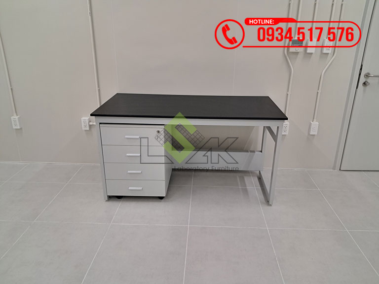 Bàn thí nghiệm áp tường khung thép hộc tủ di động