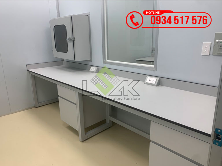 Bàn thí nghiệm áp tường hộc tủ treo khung thép sơn tĩnh điện