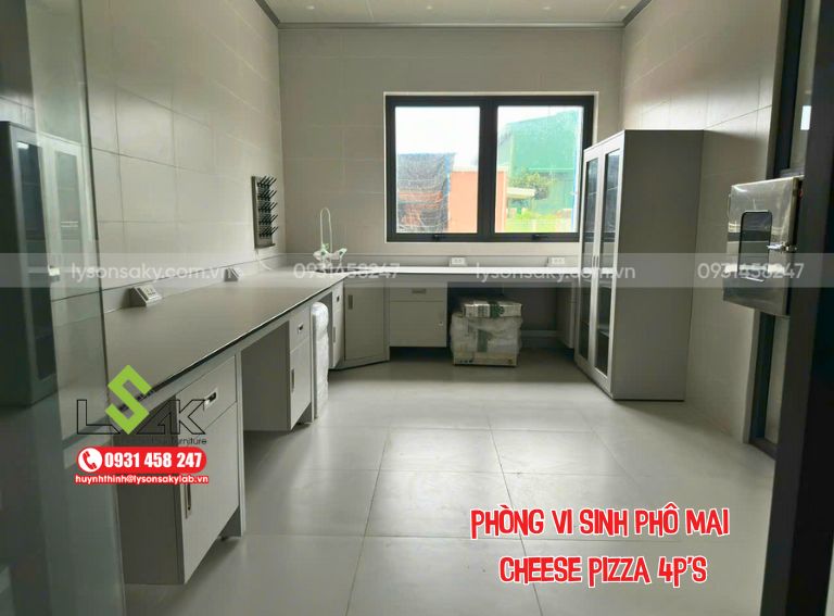 Lắp đặt nội thất phòng vi sinh phô mai Chesse Pizza 4P's