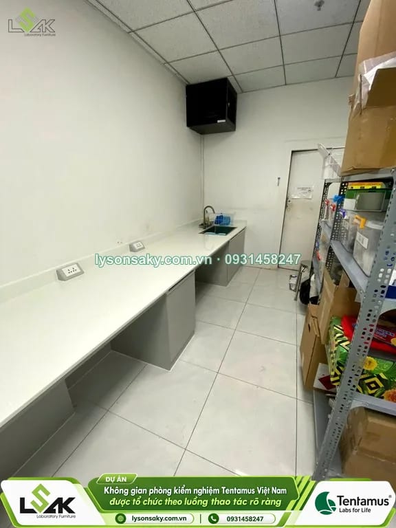Bàn thí nghiệm áp tường