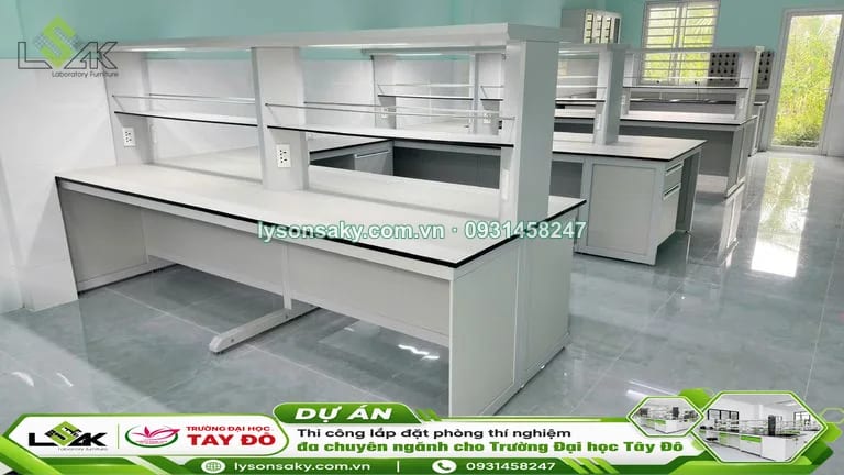 Bàn thí nghiệm trung tâm có kệ trên bàn 2