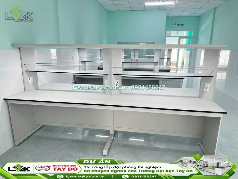 Bàn thí nghiệm trung tâm có kệ trên bàn