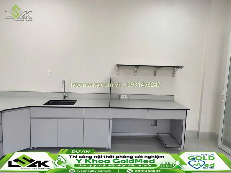 Bàn thí nghiệm áp tường có bồn rửa