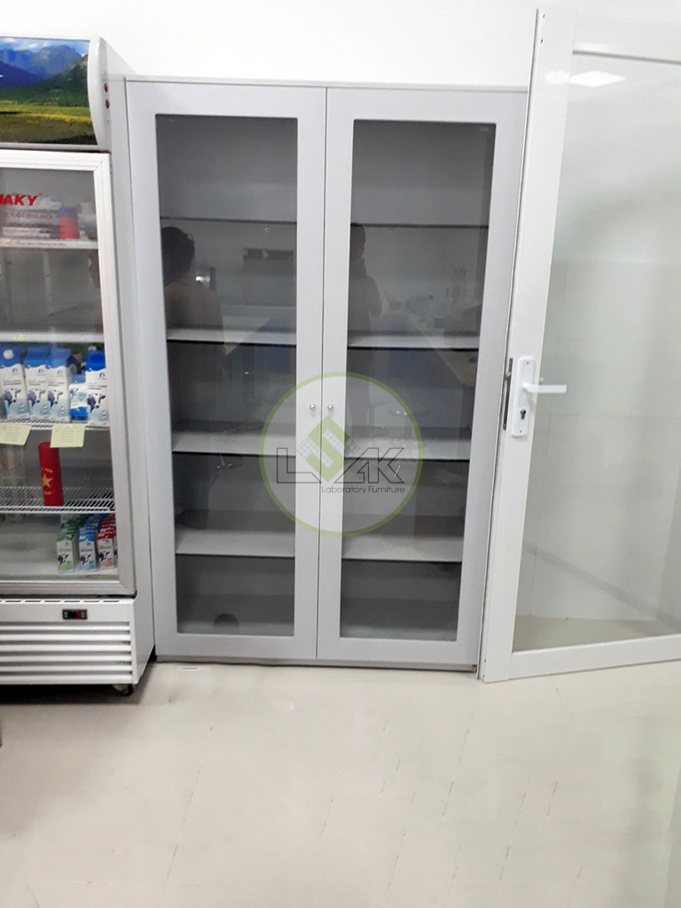 Tủ đựng hóa chất được lắp đặt tại phòng thí nghiệm Nhà Máy Sữa Bò Tươi Long Thành Lothamilk