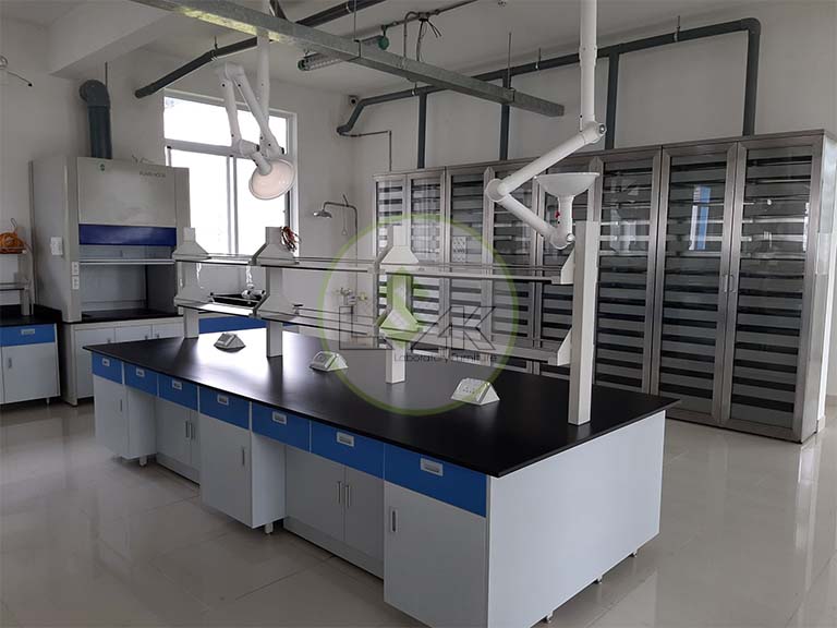 Tủ hút khí độc được lắp đặt tại phòng lab Công ty sản xuất mực in Great World Ink