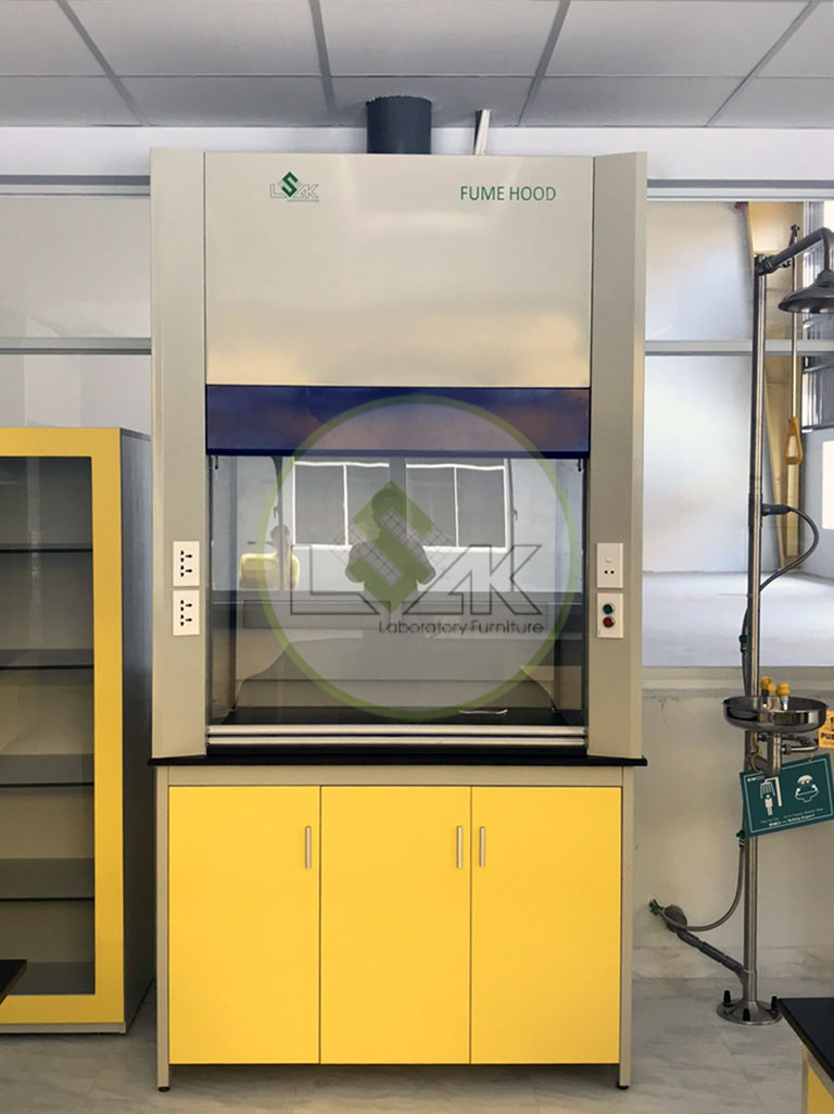 Tủ hút khí độc được lắp đặt tại phòng lab sản xuất Keo dán & Chất dính Công ty Techbond MFG (Việt Nam)